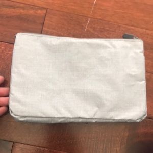 Swap it pocket in light gray crosshatch